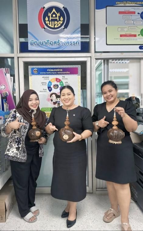 หนุนผลิตภัณฑ์ คัดสรรโอทอป เตรียมช็อป ”คนละครึ่ง พลัส“..ทัชใจหายห่วง..แบ็งค์ม่วงมีทอน..สพอ.หนองจิก คัดสรรผลิตภัณฑ์จากกลุ่มผู้ผลิตผู้ประกอบการในชุมชน เตรียมขึ้นทะเบียน OTOP และสนับสนุนเข้าร่วมโครงการ “คนละครึ่ง พลัส” เพื่อเสริมสร้างความเข้มแข็งของเศรษฐกิจชุมชน ตำบลท่ากำชำ